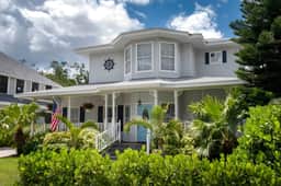 Heated Pool Riverfront / Ferry to Beach /Game Room