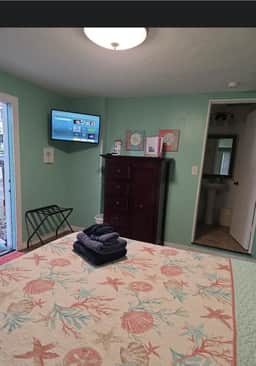 Walk 2 Restaurants-King Bed-Near Beaches & IMG.