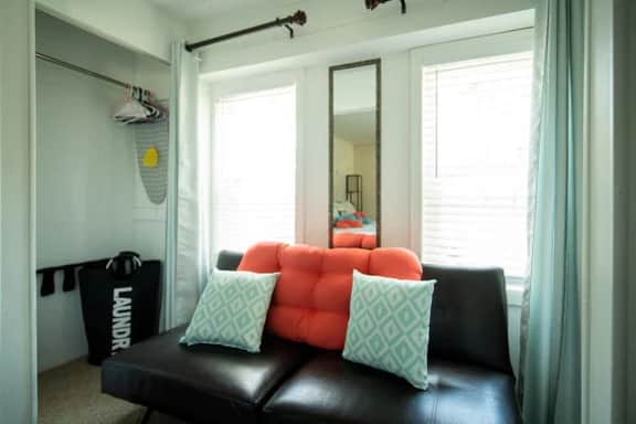 Walk 2 Restaurants-King Bed-Near Beaches & IMG.