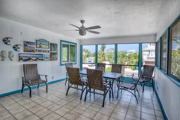 Spring at the Suites*Sandy toes*Sunset strolls*Fun