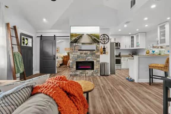 Beaches*Htd Pool*Fireplace*Fire Pit*Lewis Park