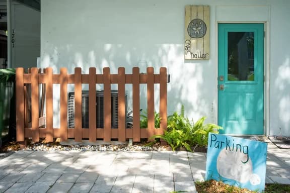 Walk 2 Restaurants-King Bed-Near Beaches & IMG.