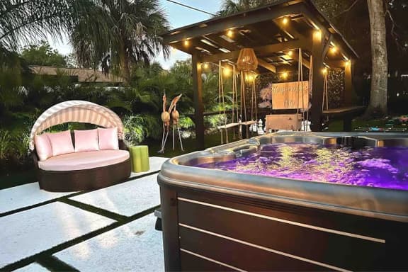 Tipsy Flamingo | POOL • HOT TUB • FIRE PIT • GAMES