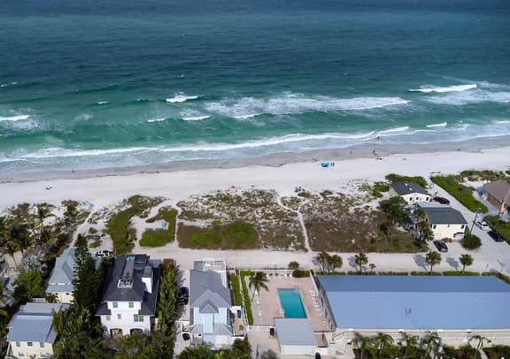 Escape to the Sandy Shores of AMI*Heated Pool*FUN*