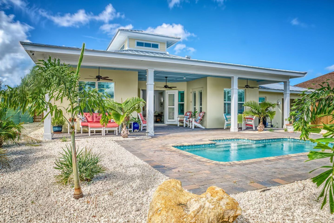 Can Vacation Rentals With Beach Access Offer Peace, Privacy, and Ocean Breezes?